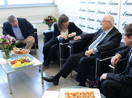 עם נשיא המדינה. לבנת (קובי גדעון,לע"מ)