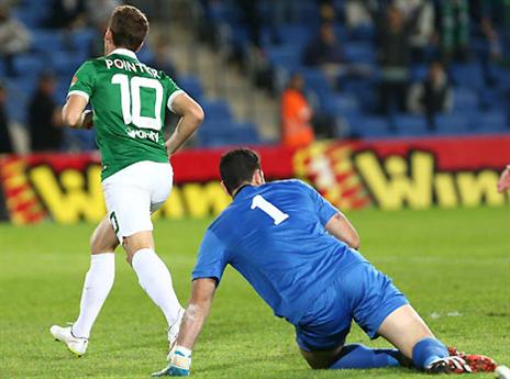 ראיוס משאיר את מרציאנו על הדשא (עודד קרני)