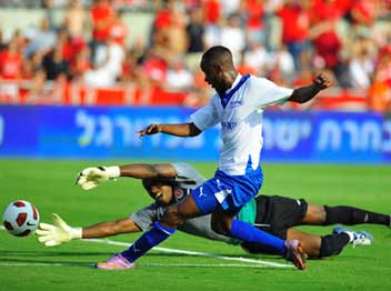 נג'ובו, במדי ק"ש, בקרוב בלאומית