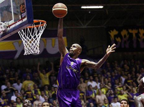 בכושר נפלא. קרוקר