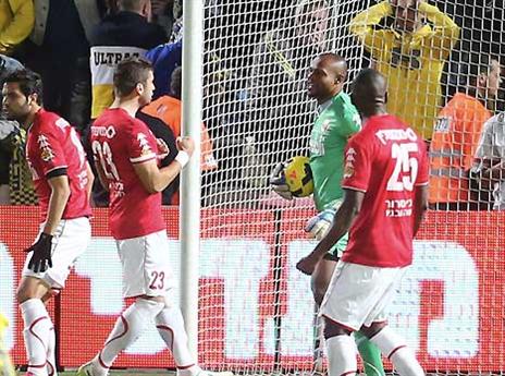 אג'ידה, הנקודה בידיים שלו (אלן שיבר)