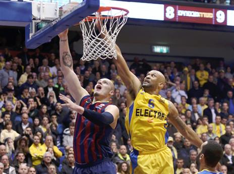 לא מעט מזל היה במהלך הזה. סמית' חוסם את לאמפה (אלן שיבר)