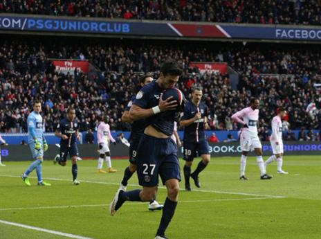 פאסטורה חוגג את השלישי של פאריס. (עמוד הטוויטר של פ.ס.ז')