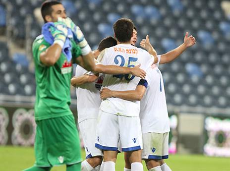 במרחק נגיעה מחצי הגמר (יוסי שקל)