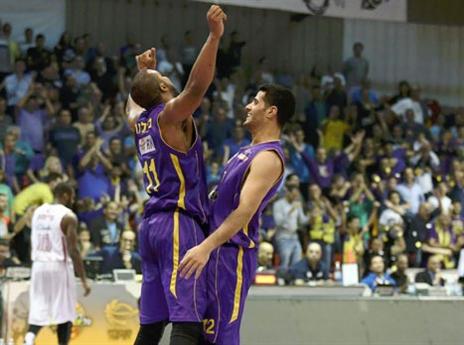 טיילור והרוש, נהנים בבית (אלן שיבר)