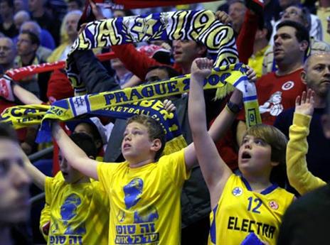 אוהדי מכבי ת"א. ראו מחצית ראשונה מזעזעת (אלן שיבר)