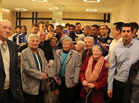 מרגש. ניצולי השואה עם השחקנים