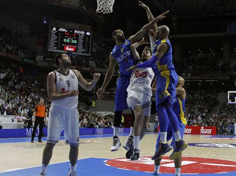 עבודה קשה בצבע. שחקני מכבי (gettyimages)