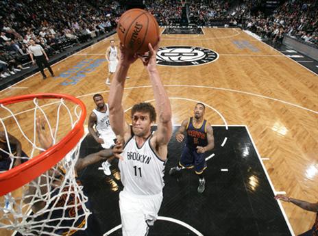 לופס בדרך לעוד דאנק (Getty)