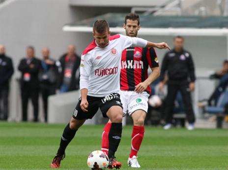 זעם על בנין בהפסקה. אוסטוינד נכנע ללוקאס סאשה