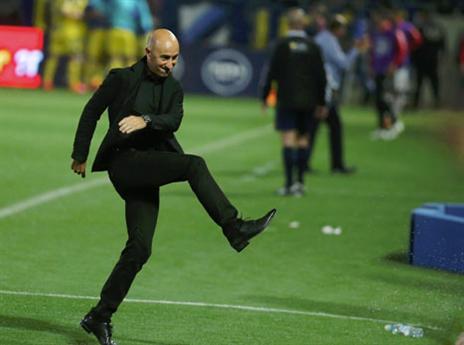 לא מופתע גם מביקורות חיוביות. פאקו (אלן שיבר)