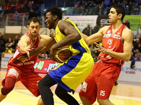 עוד טיול ל תל אביב. קלי (לירון מולדובן, מנהלת הליגה)