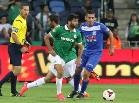 רוני לוי בונה על עזרא (צילום: יוסי שקל)