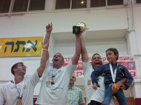 מוצאים נחמה בכדורסל (סשה רוזנבלט)