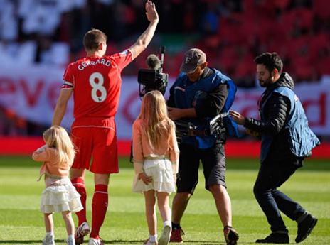 אחד מהם. ג'רארד נפרד מאנפילד (GETTYIMAGES)