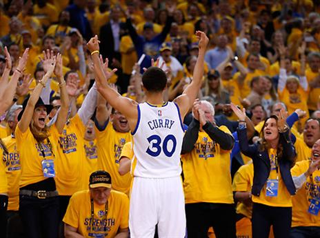 איזה שואו. הקהל באוקלנד נהנה מהחיים ומה-MVP שלו (gettyimages)