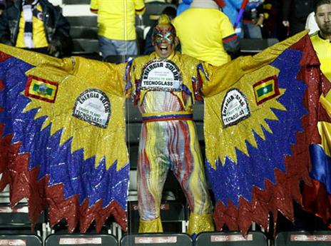 האוהד המפורסם קולה התארגן ביציע (gettyimages)