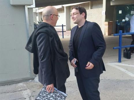 כבירי (מימין) עם פינס לאחר הפגישה