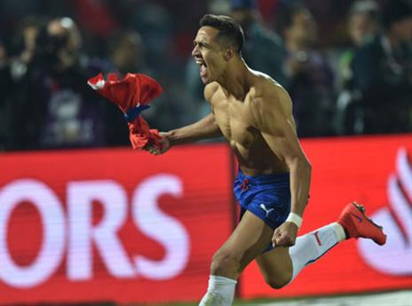 אלכסיס סאנצ'ס, אחרי הפנדל שעשה היסטוריה (AFP)