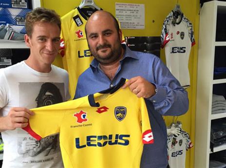 עובר לצרפת. ראיוס