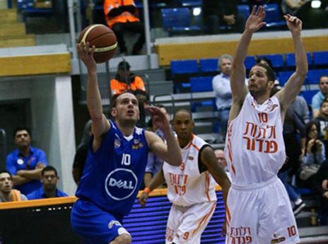 עובר לנס ציונה. נעימי (עודד קרני)