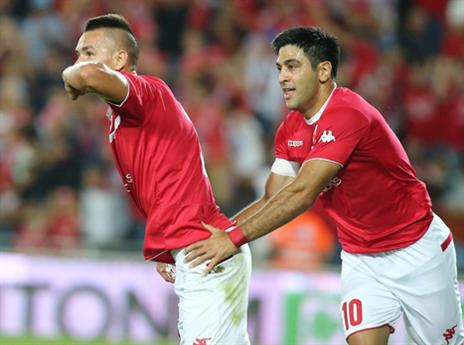 יודע להתגנב לרחבה. הובאן (אלן שיבר)