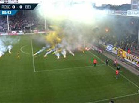 צפויים מעצרים. מופע הפירטוכניקה של אוהדי בית"ר בשרלרואה