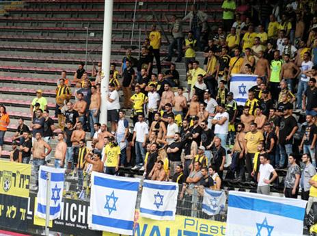 אוהדי בית"ר. "לא היו פרובוקציות כלפיהם" (צילום: האתר הרשמי של שרלרואה)