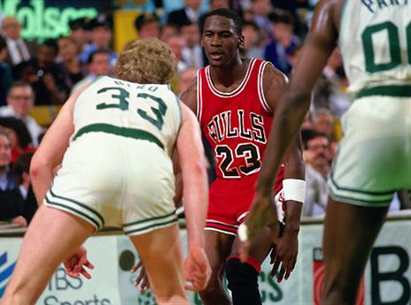 היו זמנים. ג'ורדן ובירד - אחד על אחד בגירסה הצעירה (gettyimages)