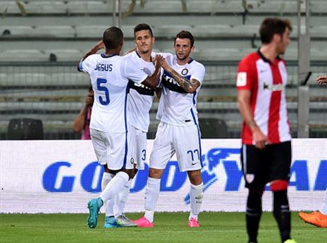 יובטיץ', שער ראשון במדי הנראזורי (gettyimages)
