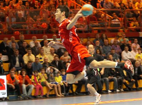 חוזר לעצמו לאט לאט. אבישי סמולר