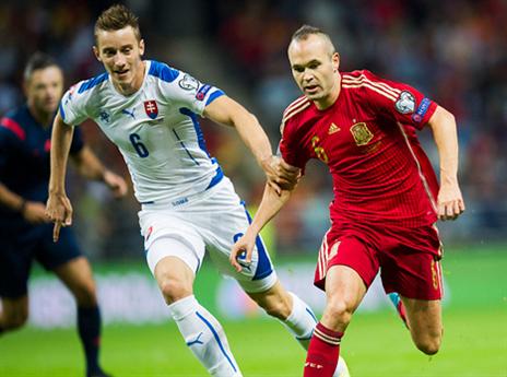 אינייסטה מול הסלובקים. ספרד שוב ראשונה (getty)