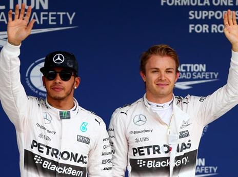 רוזברג והמילטון בסיום מקצה הדירוג (GETTY)