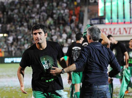 דבאלישווילי בחגיגות האליפות. חסר להם היום (האתר הרשמי, מכבי חיפה)