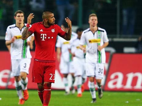 וידאל מנסה להרים את חבריו (Getty)