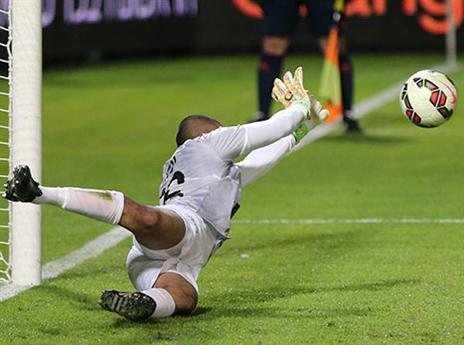 ינקו עוצר את הפנדל של גלבאן (נמרוד גליקמן)