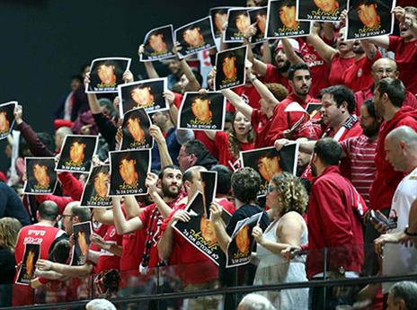 אוהדי הפועל ת"א מוחים (אלן שיבר)