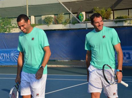 חיוכים לכל עבר (איגוד הטניס)