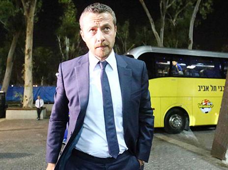 יוקאנוביץ' לעומתם היה נראה לחוץ, לא בטוח אם רק מהמשחק (אלן שיבר)