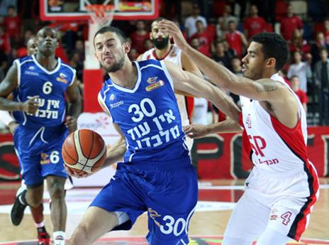 טישמן דוהר אל הסל