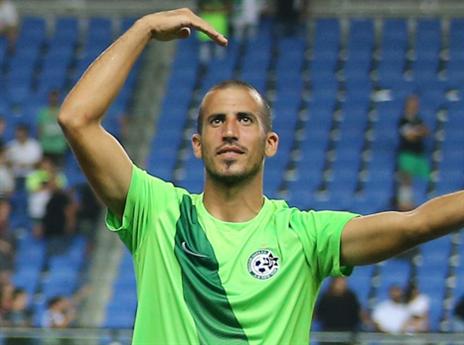 עשוי לחזור ללבוש אדום. ידין (אלן שיבר)