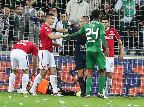 גלינור פלט ברגע המחלוקת של הערב הגיע בדקה ה-86 כשפלט גלש בצורה מסוכנת אל עבר גורש (אלן שיבר)