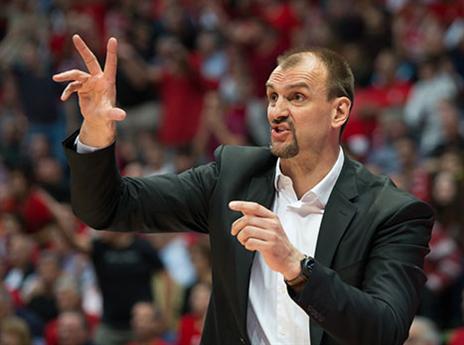 טבק. גודס מגיב (עודד קרני)