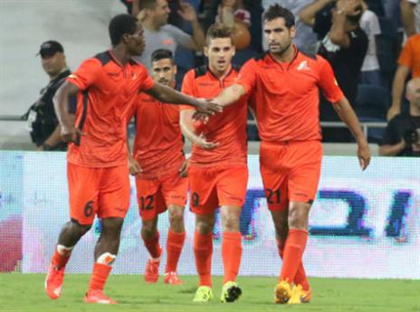 חוגג עם החברים. כמו בית (יוסי שקל)