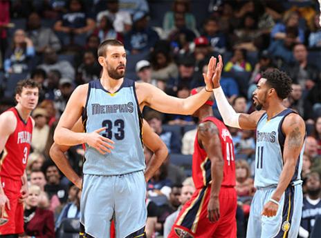 חזר מפציעה וקלע 15 נקודות. קונלי עם גאסול (Getty)