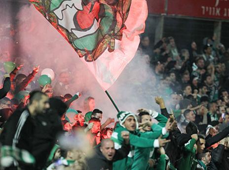 יצאו בזול. אוהדי מכבי חיפה (צילום: דני מרון)