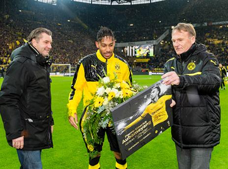 שחקן השנה באפריקה. החלוץ והפרס (getty)