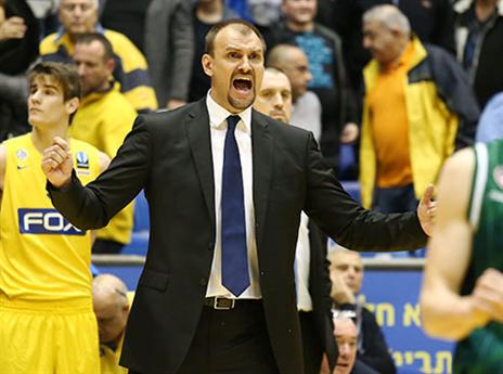 הקבוצה נראית כמו אסופת שחקנים (אלן שיבר)