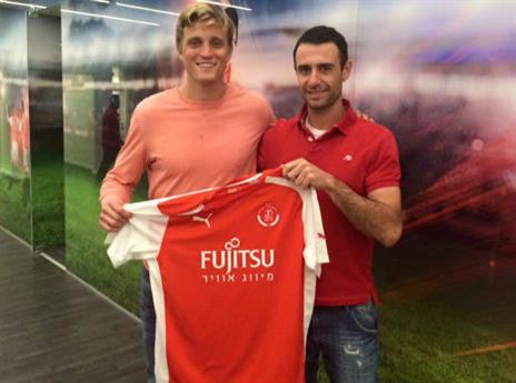 בתפקידו החדש, כסוכן. עם שונפלד