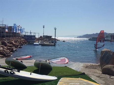 יהיו רוחות טובות?